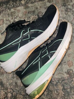 ASICS Black Running Sneakers with Mint Green Accents. Used. Women’s 7.